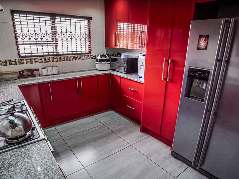 4 Bedroom 5 Bathroom house available in Rayton Estate  - Photo 10