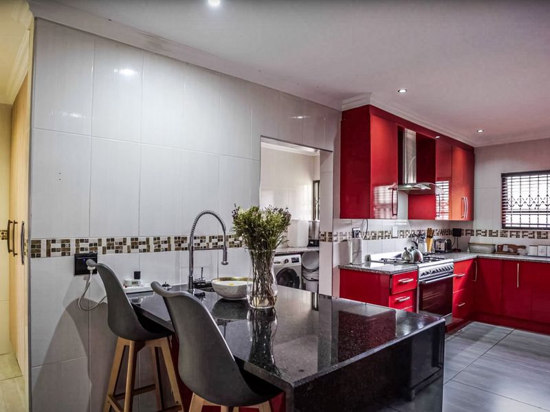 4 Bedroom 5 Bathroom house available in Rayton Estate  - Photo 9