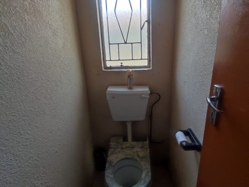 HOUSE FOR SALE IN CLOVERDENE  - Photo 8