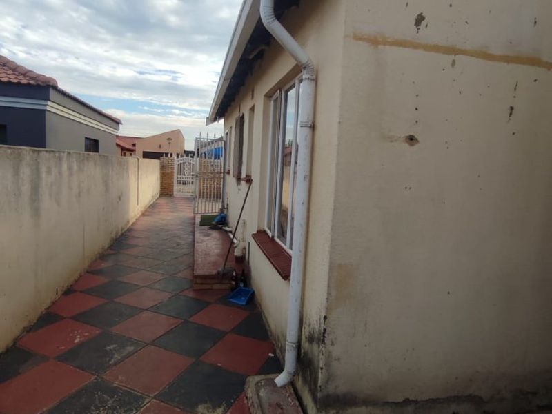 HOUSE FOR SALE IN CLOVERDENE  - Photo 7