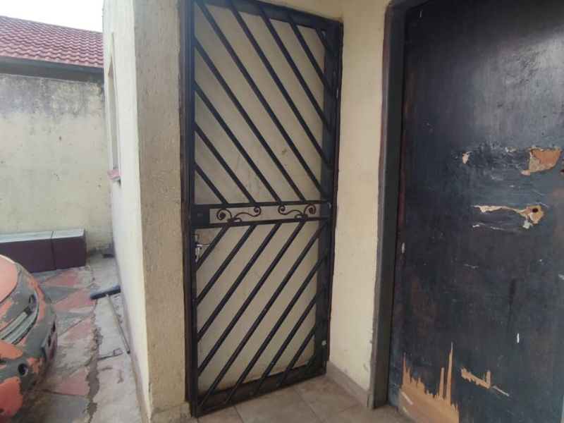 HOUSE FOR SALE IN CLOVERDENE  - Photo 6