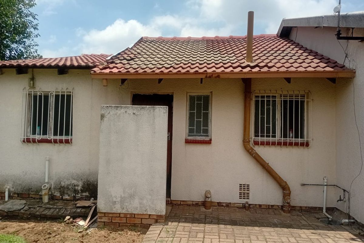 HOUSE FOR SALE IN BRAKPAN  - Photo 3