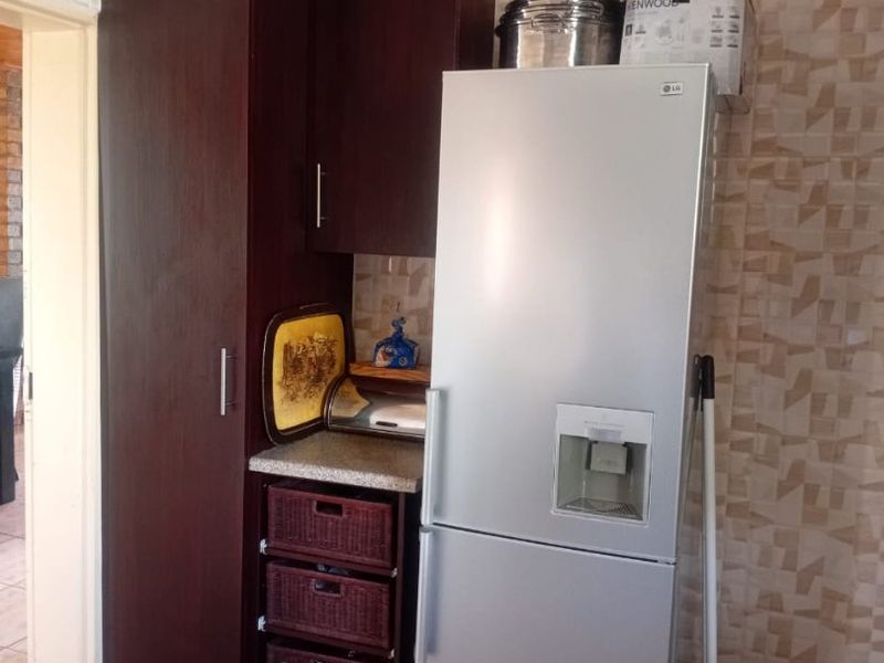 HOUSE FOR SALE IN BRAKPAN  - Photo 9