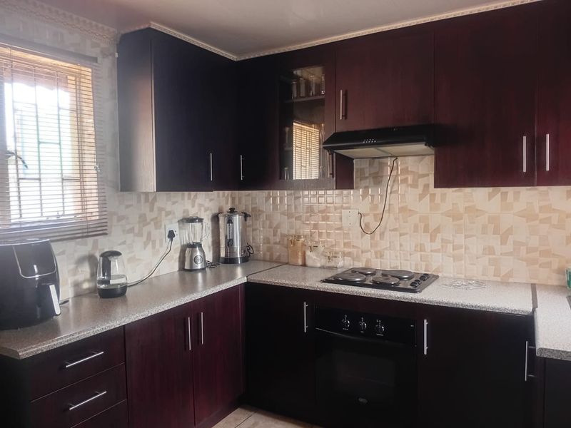 HOUSE FOR SALE IN BRAKPAN  - Photo 8