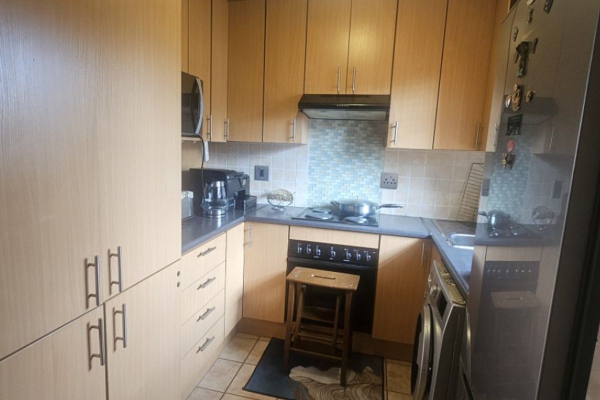 Cozy Garden Townhouse – Perfect Lock-Up-and-Go Living!  - Photo 2