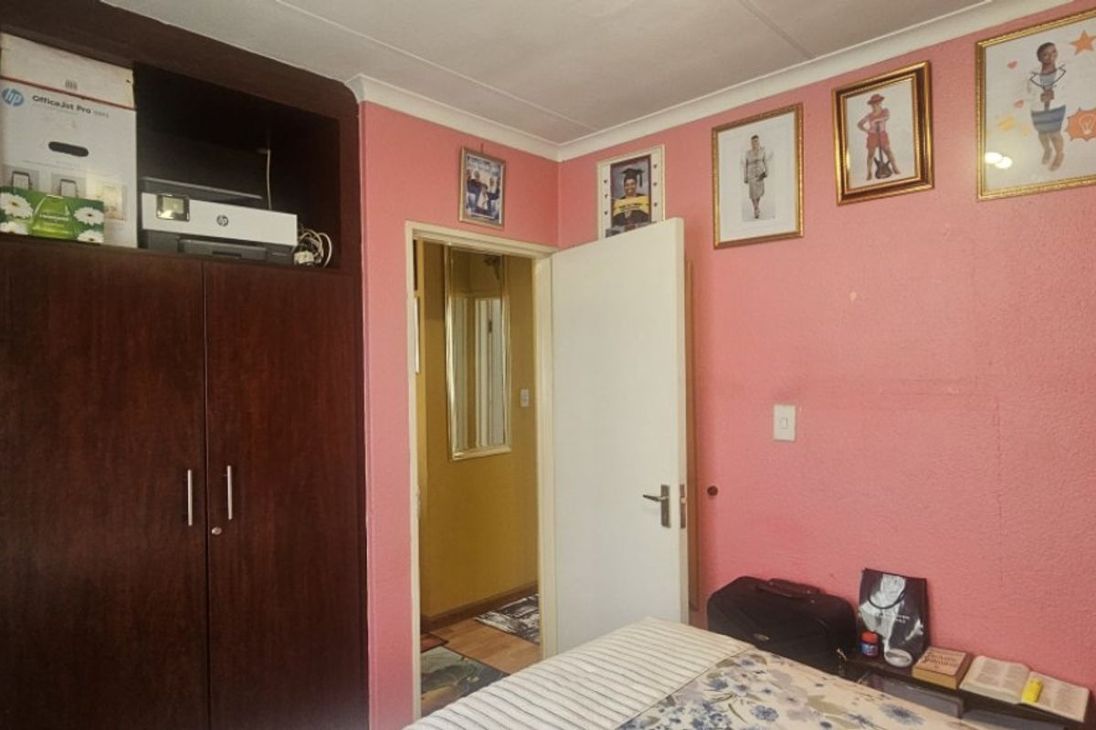 Cozy Garden Townhouse – Perfect Lock-Up-and-Go Living!  - Photo 5