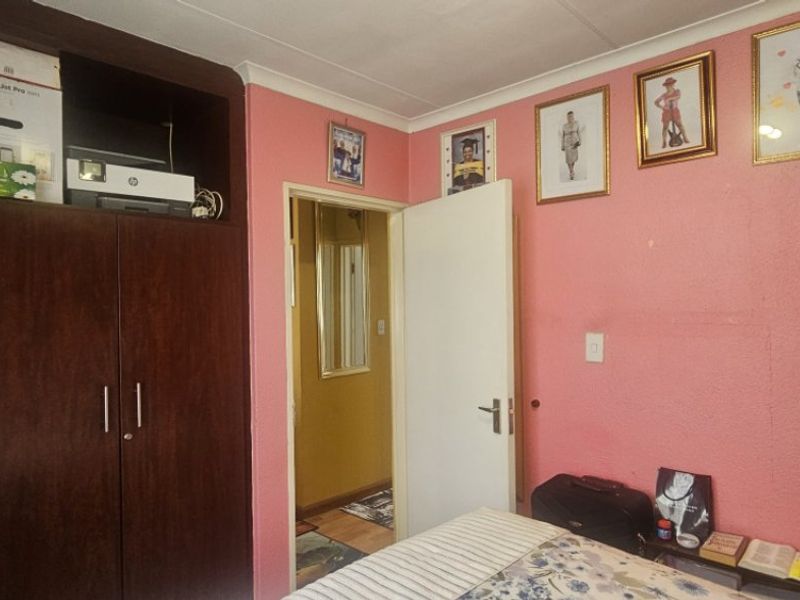 Cozy Garden Townhouse – Perfect Lock-Up-and-Go Living!  - Photo 5