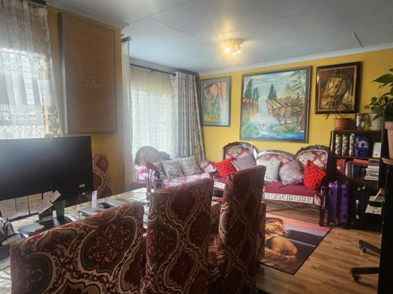 Cozy Garden Townhouse – Perfect Lock-Up-and-Go Living!  - Photo 3