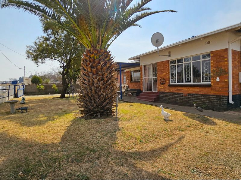 Uplifting family home in Duncanville. - Photo 4