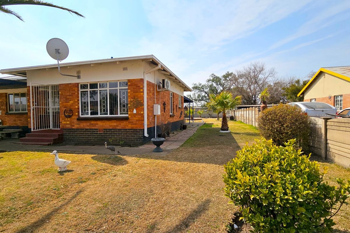 Uplifting family home in Duncanville. - Photo 5