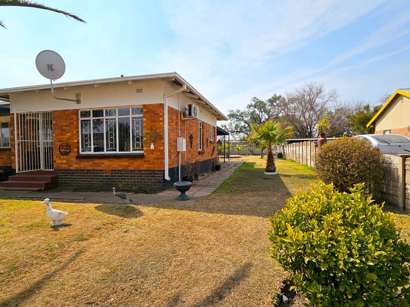 Uplifting family home in Duncanville. - Photo 5