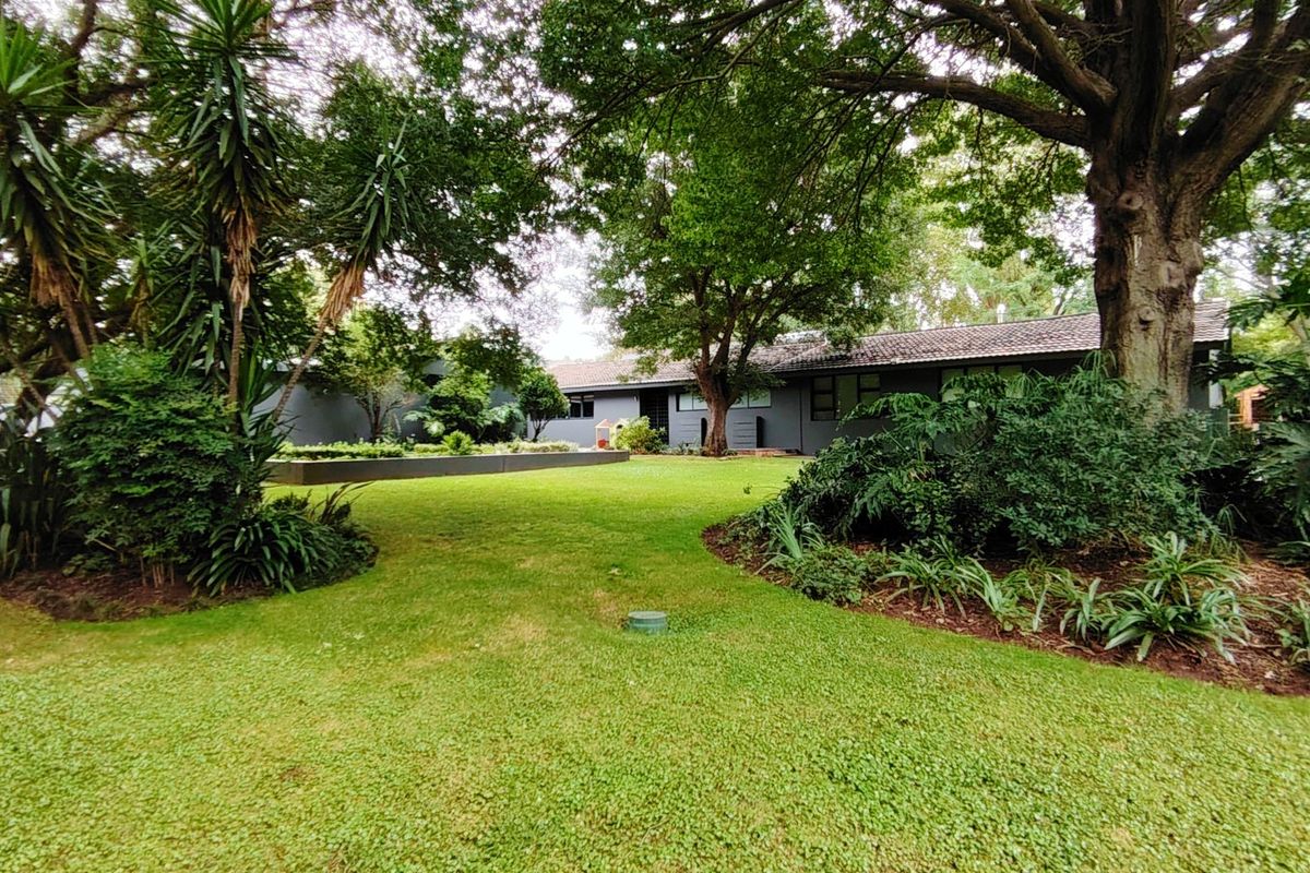 Sophisticated Luxury Home in an Exclusive Location - Photo 2