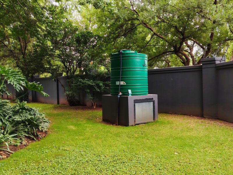 Sophisticated Luxury Home in an Exclusive Location - Photo 7