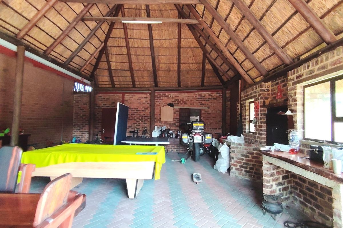 Charming Family Home with Exceptional Outdoor Entertainment - Photo 3
