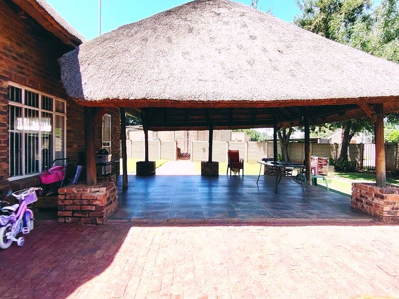 Sustainable 2.2ha Smallholding with a good income - Photo 10