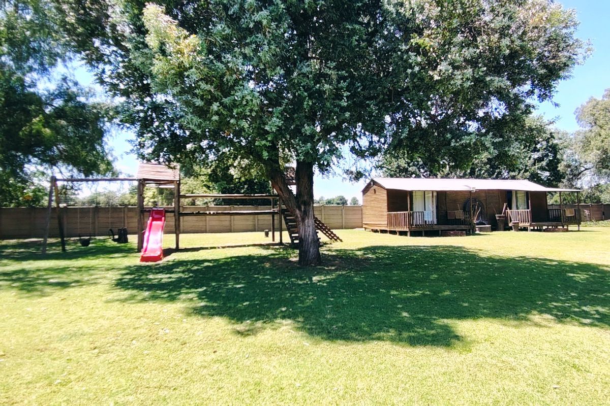 Sustainable 2.2ha Smallholding with a good income - Photo 4