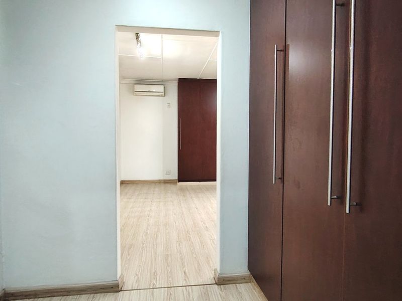 Spacious Family Home with Exceptional Entertainment Features - Photo 8