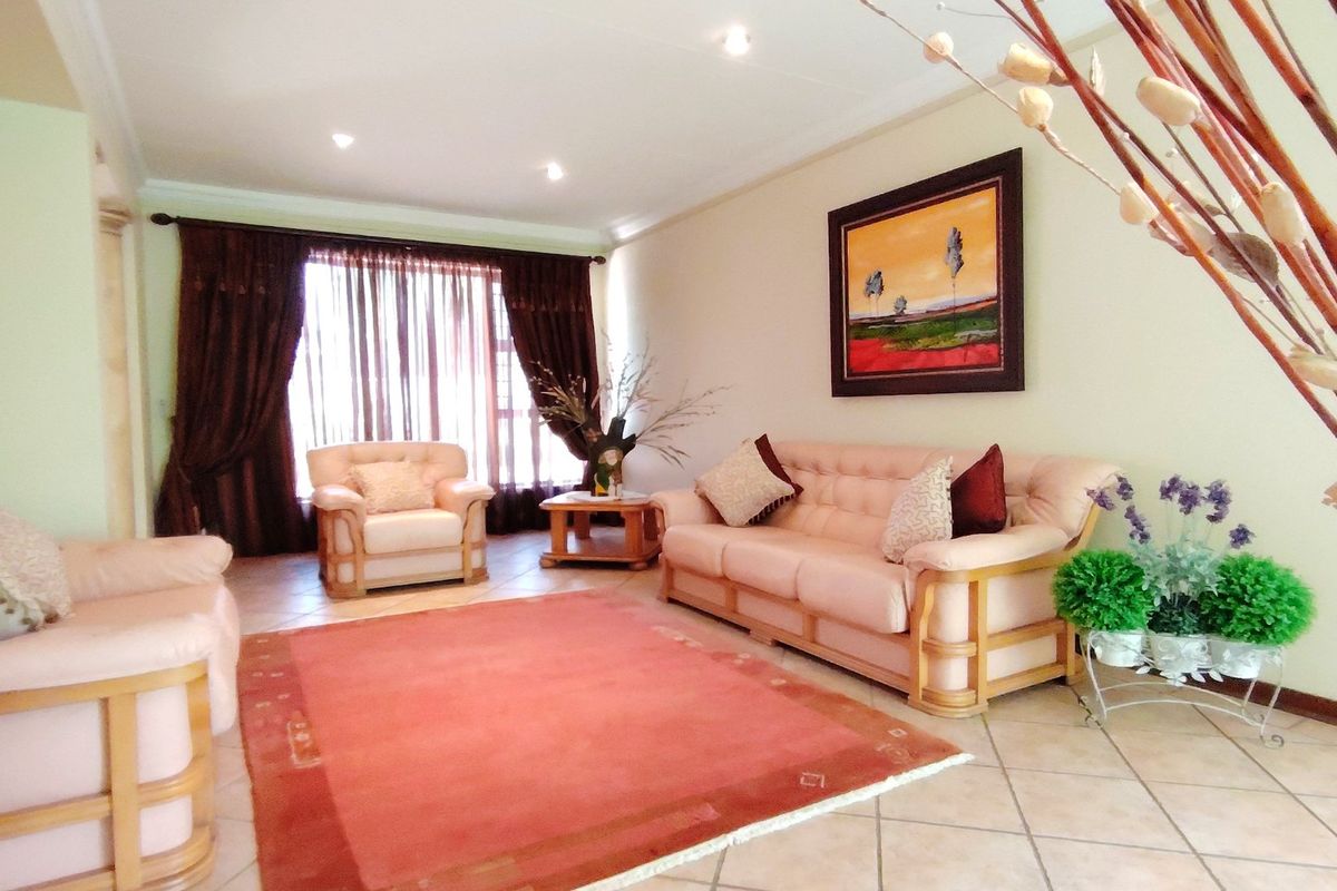 Spacious Family Living with Exceptional Modern Conveniences - Photo 5