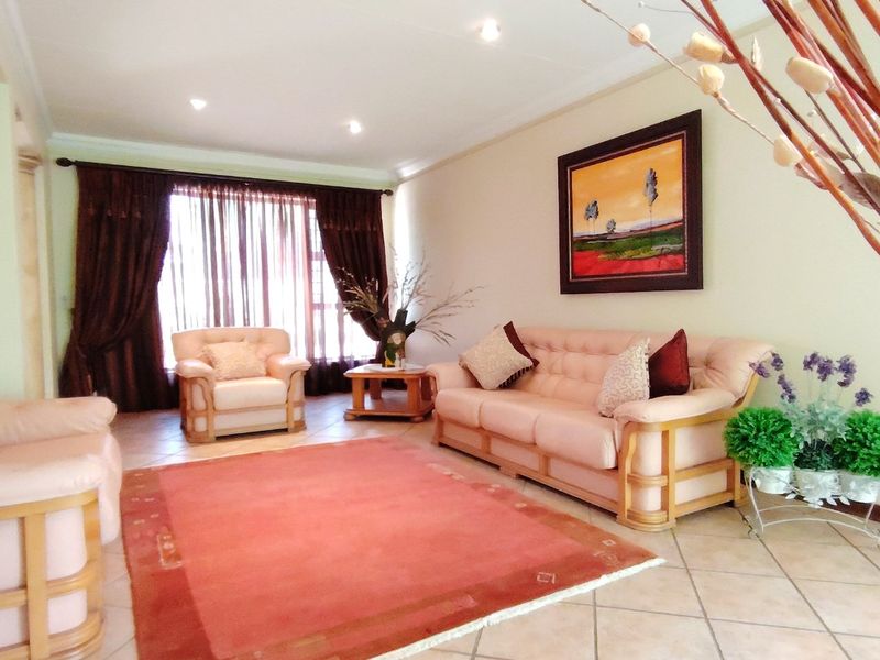 Spacious Family Living with Exceptional Modern Conveniences - Photo 5