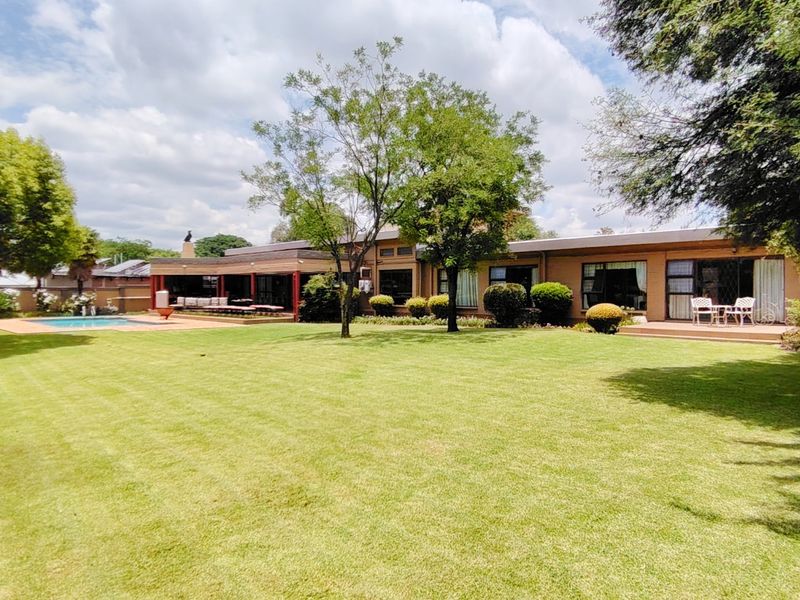 Spacious Family Living with Exceptional Modern Conveniences - Photo 2