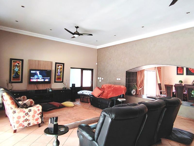 Spacious Family Living with Exceptional Modern Conveniences - Photo 10