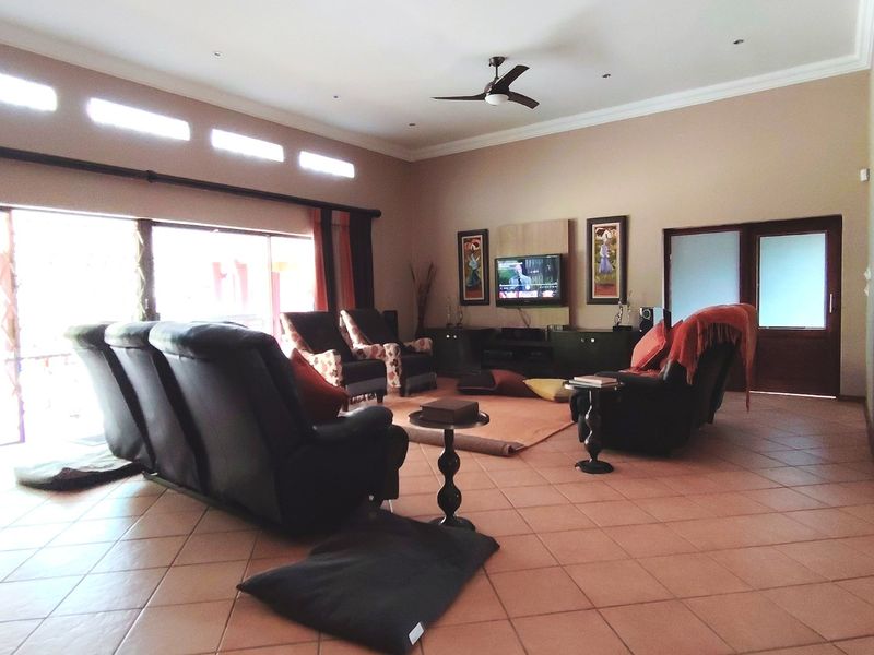 Spacious Family Living with Exceptional Modern Conveniences - Photo 8