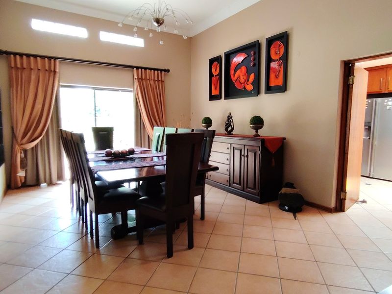 Spacious Family Living with Exceptional Modern Conveniences - Photo 6