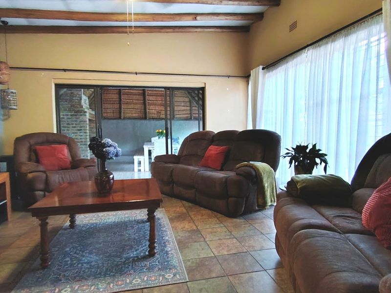 Lovely 3 Bedroom House for Sale in Vanderbijlpark SE7 - Photo 4