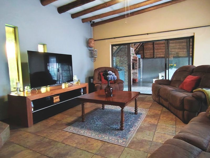 Lovely 3 Bedroom House for Sale in Vanderbijlpark SE7 - Photo 8