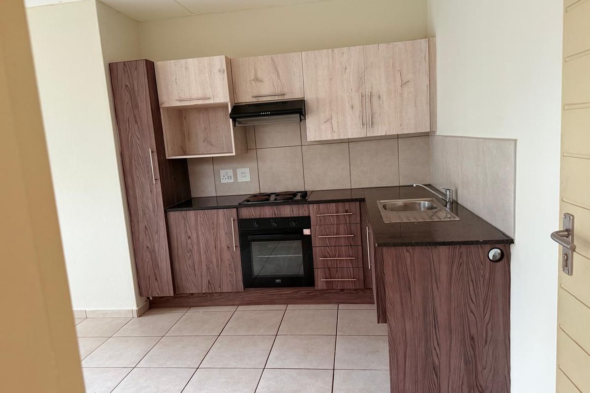 Modern ground floor 2 Bedroom,1 Bathroom Apartment is available for sale - Photo 2