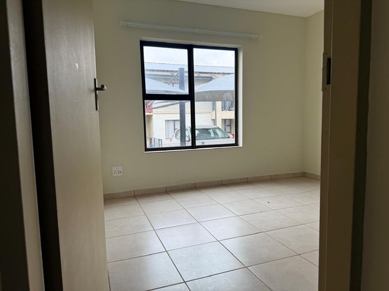 Modern ground floor 2 Bedroom,1 Bathroom Apartment is available for sale - Photo 9