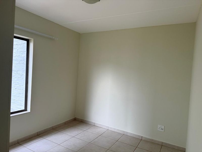 Modern ground floor 2 Bedroom,1 Bathroom Apartment is available for sale - Photo 7