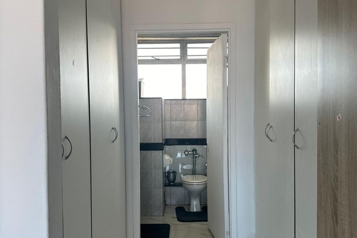 1 Bedrooms, 1 Bathroom Apartment For Sale In South Beach, Durban - Photo 5