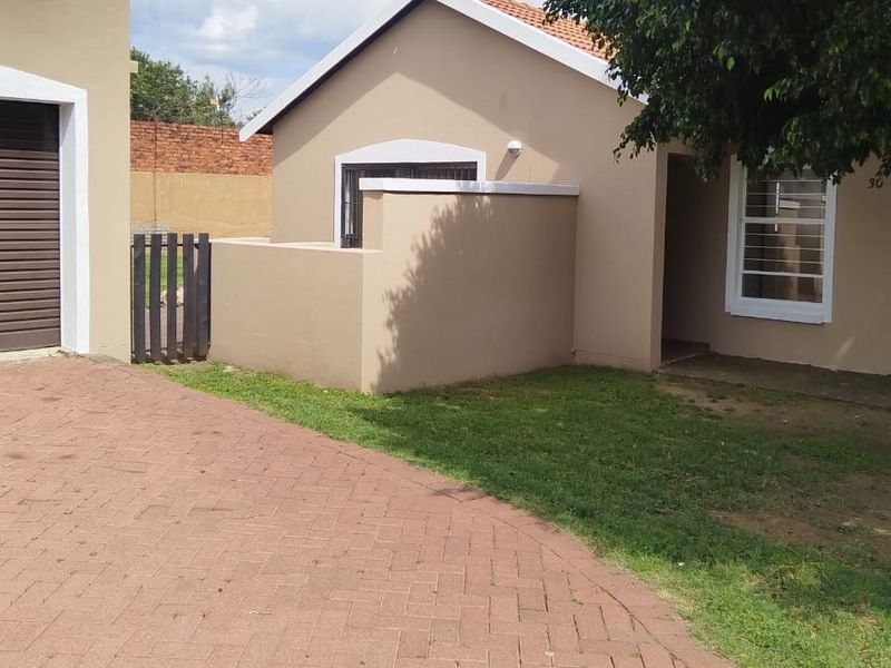 Beautiful Home with Garden in Secure Estate - Photo 3