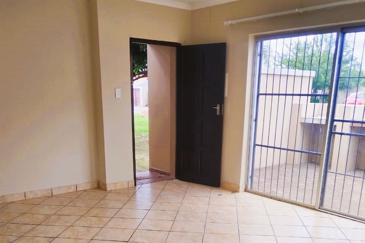 Beautiful Home with Garden in Secure Estate - Photo 4