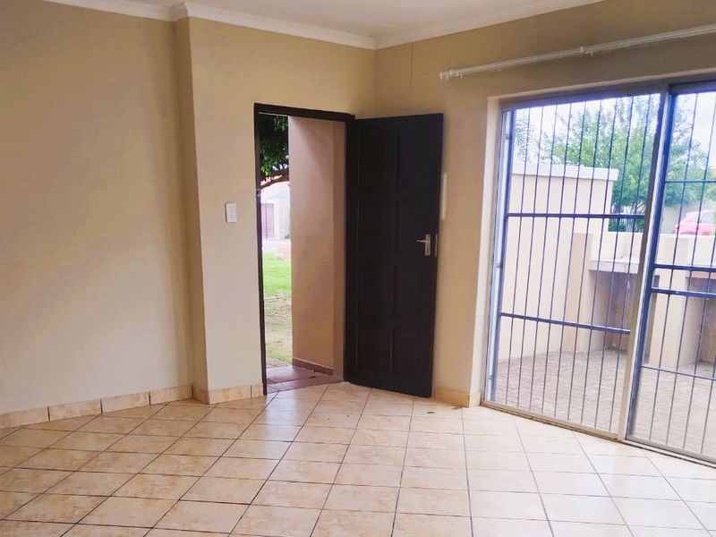 Beautiful Home with Garden in Secure Estate - Photo 4