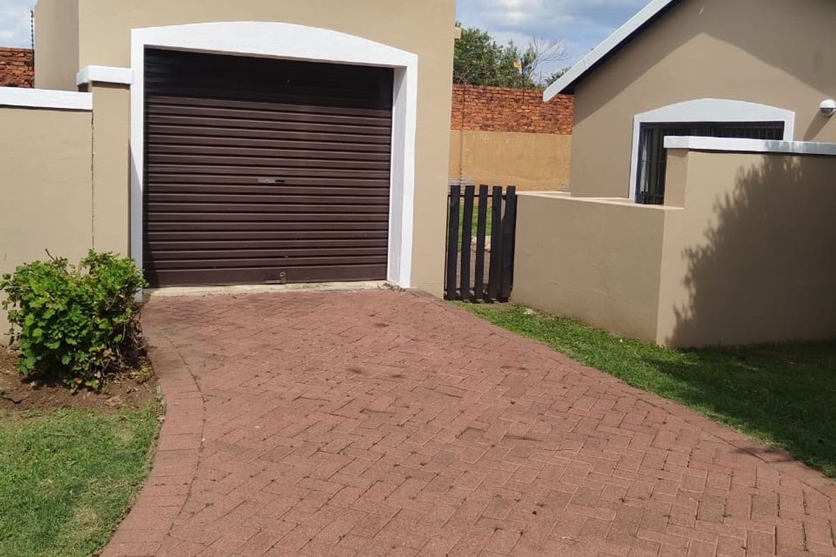 Beautiful Home with Garden in Secure Estate - Photo 2