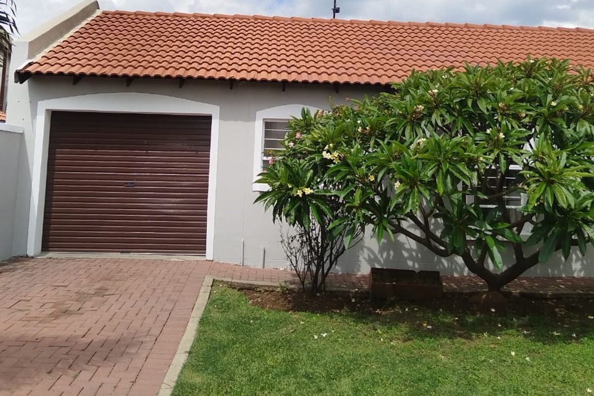 Cozy 3 Bedroom property in a Secure Estate - Photo 2