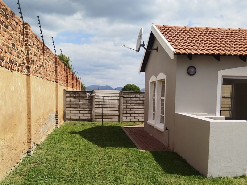 Cozy 3 Bedroom property in a Secure Estate - Photo 9