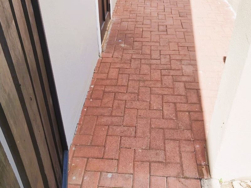 Cozy 3 Bedroom property in a Secure Estate - Photo 8