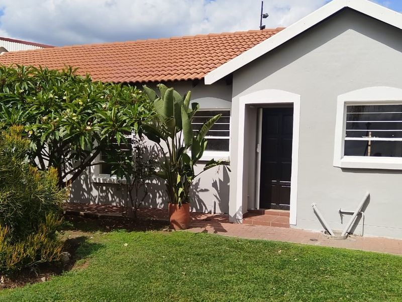 Cozy 3 Bedroom property in a Secure Estate - Photo 4