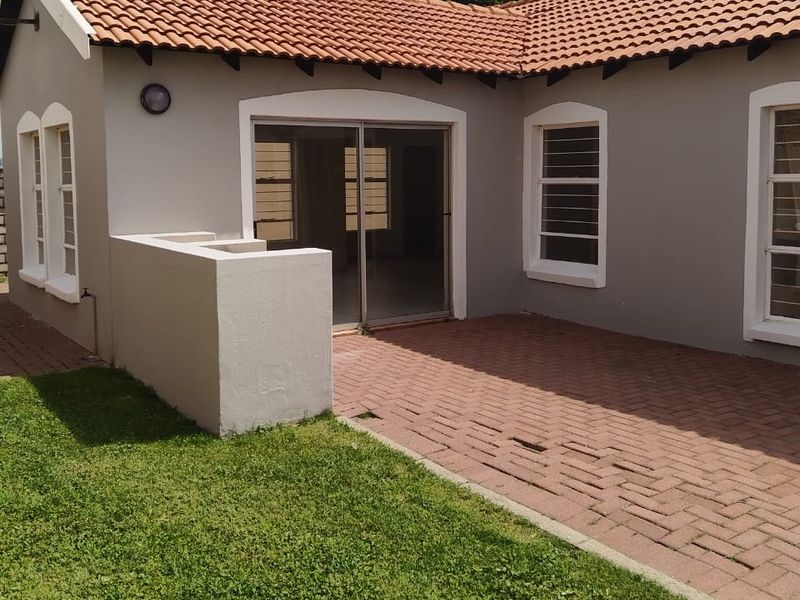 Cozy 3 Bedroom property in a Secure Estate - Photo 6