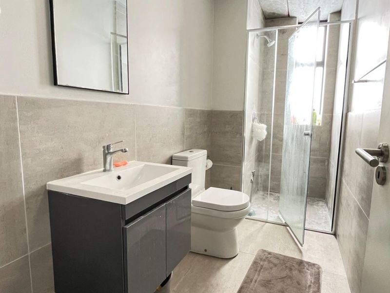 Modern - 2 Bedroom Apartment For Sale in Pinelands - Photo 5