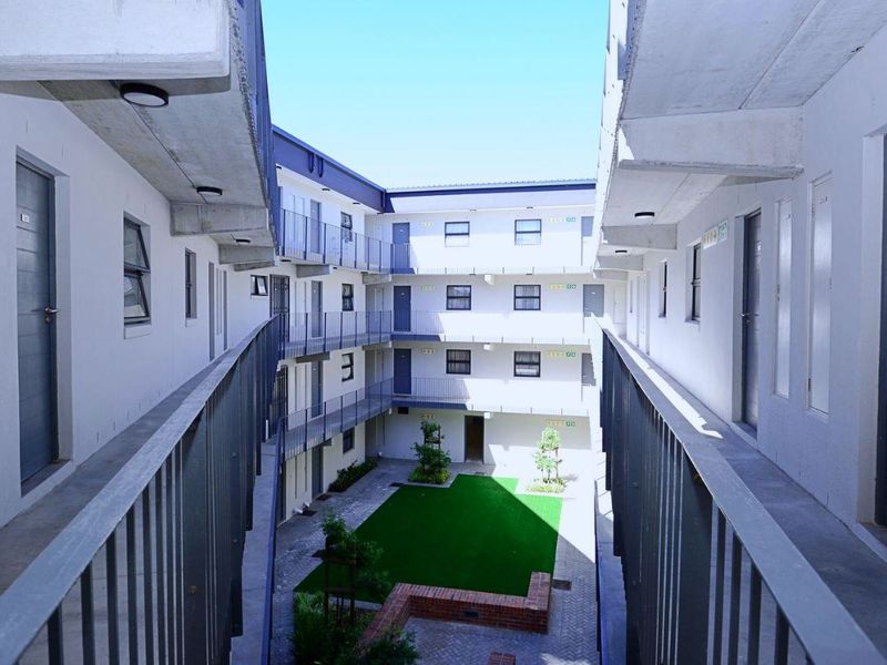 Modern - 2 Bedroom Apartment For Sale in Pinelands - Photo 6