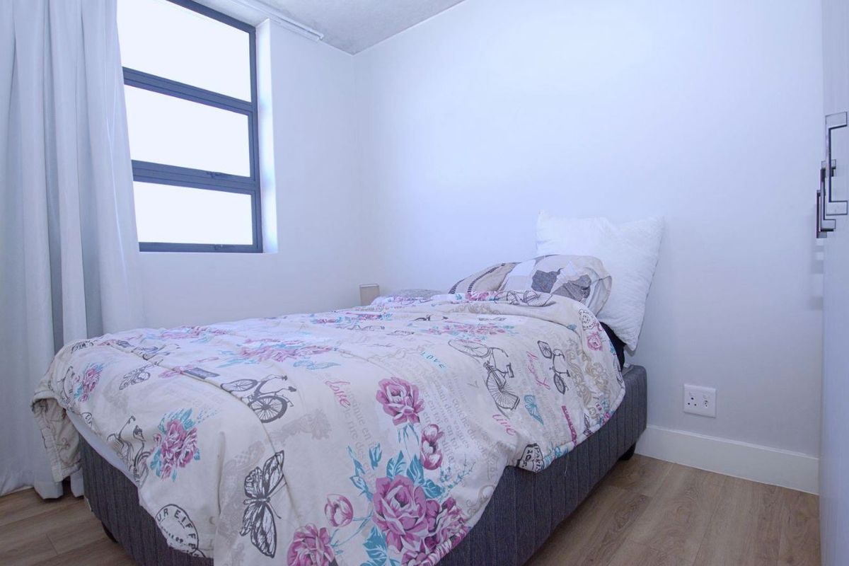 Modern - 2 Bedroom Apartment For Sale in Pinelands - Photo 3