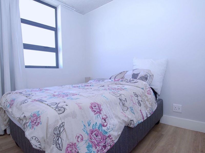 Modern - 2 Bedroom Apartment For Sale in Pinelands - Photo 3