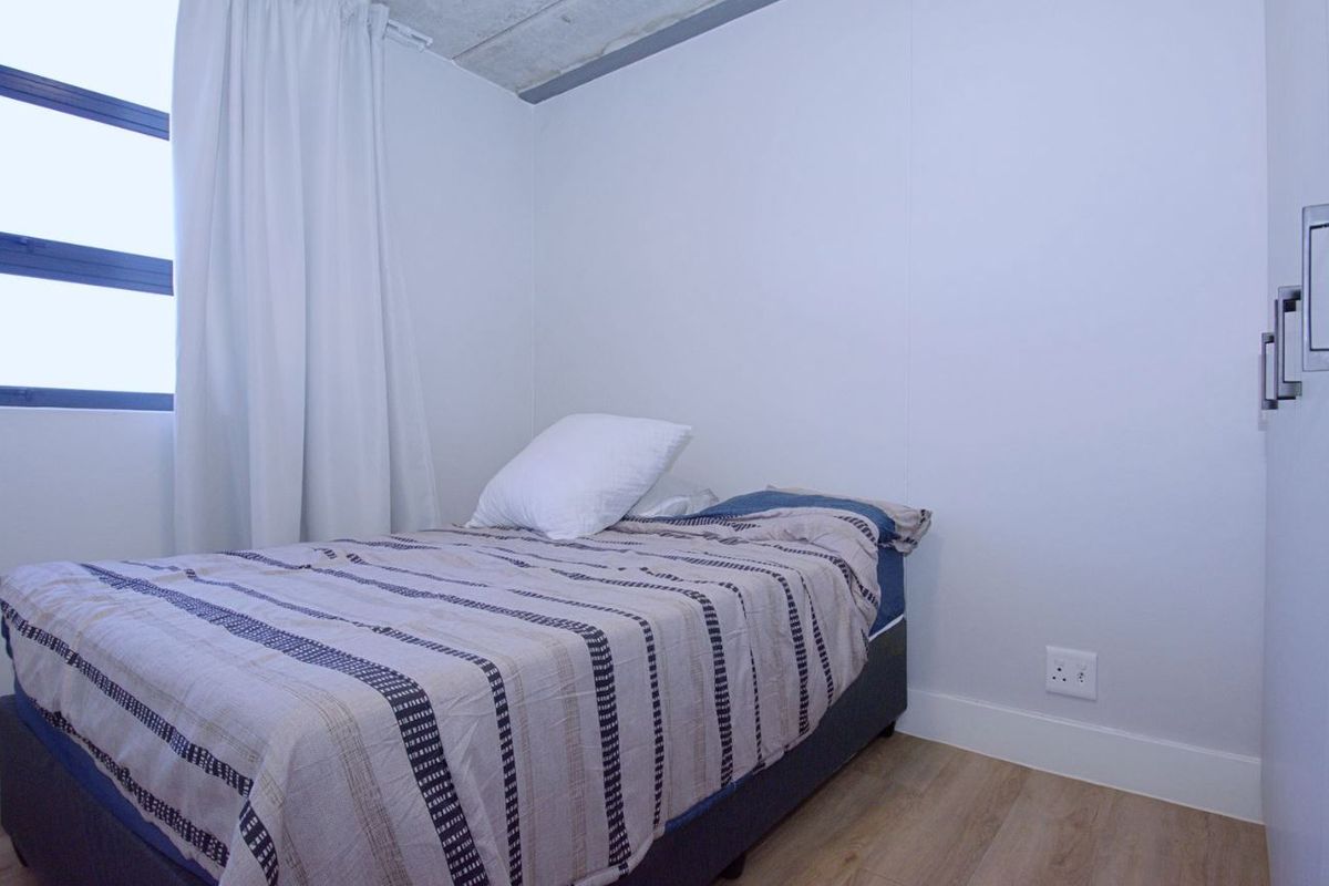 Modern - 2 Bedroom Apartment For Sale in Pinelands - Photo 4