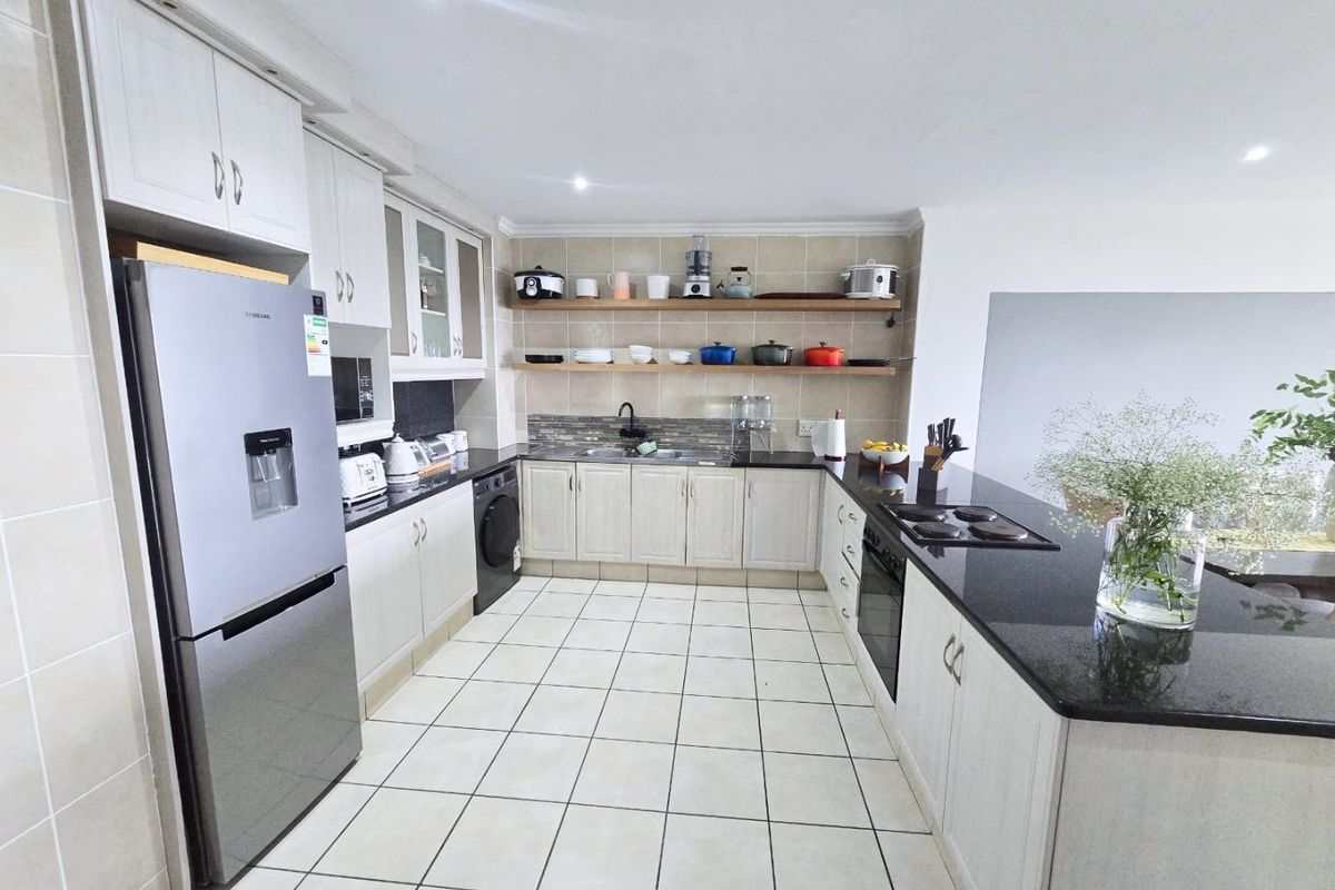 Relaxed Coastal Living with Beautiful Sea Views - Photo 3