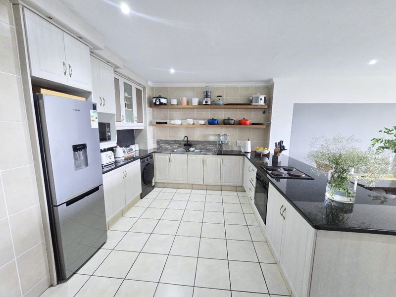 Relaxed Coastal Living with Beautiful Sea Views - Photo 3