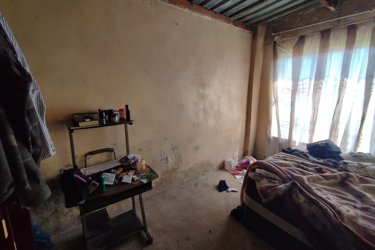 HOUSE FOR SALE IN TSAKANE  - Photo 4